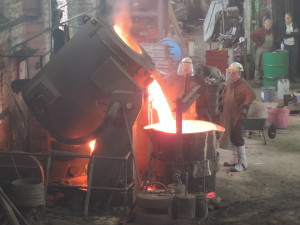 Pouring metal